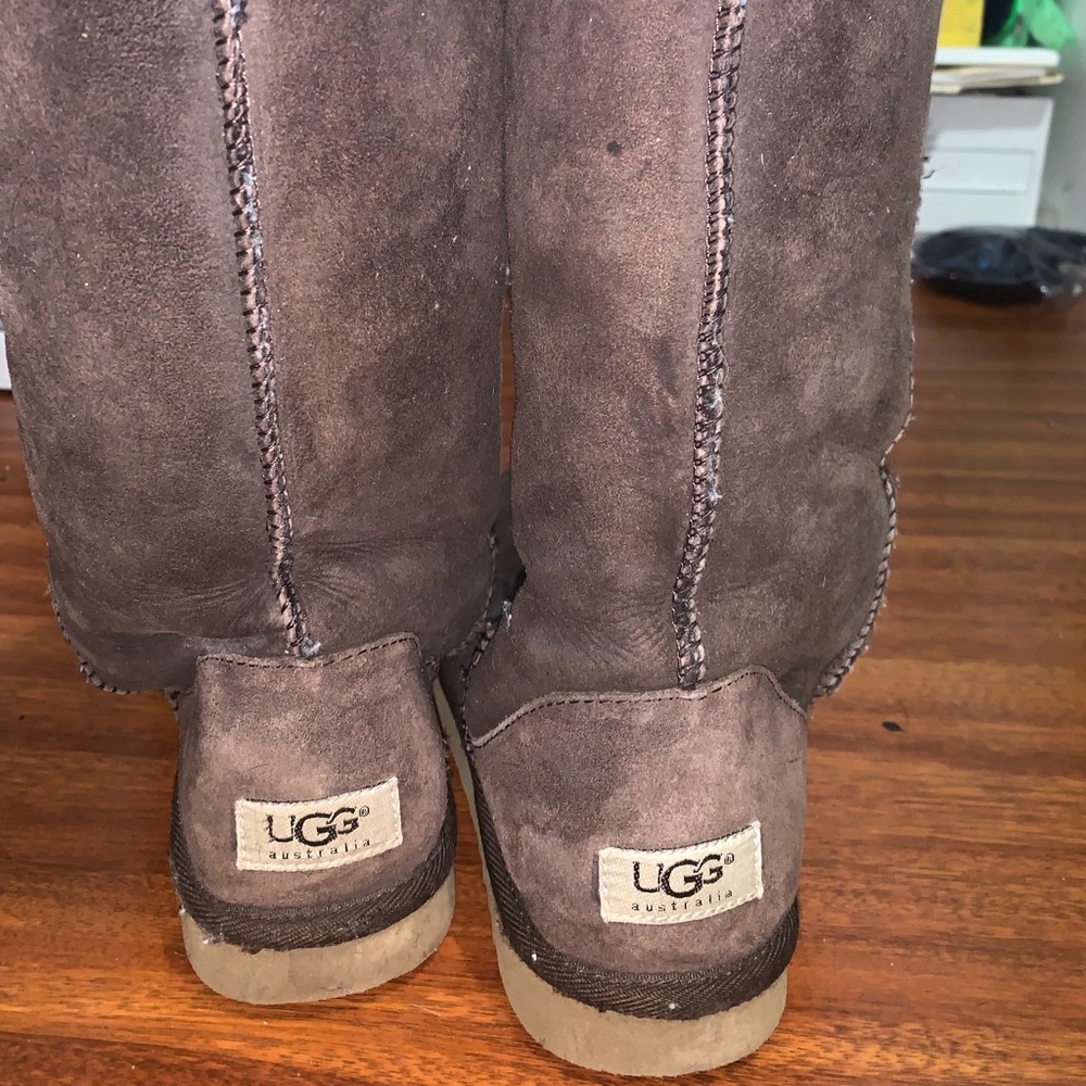 Tall dark brown Ugg boots - Picture 3 of 4